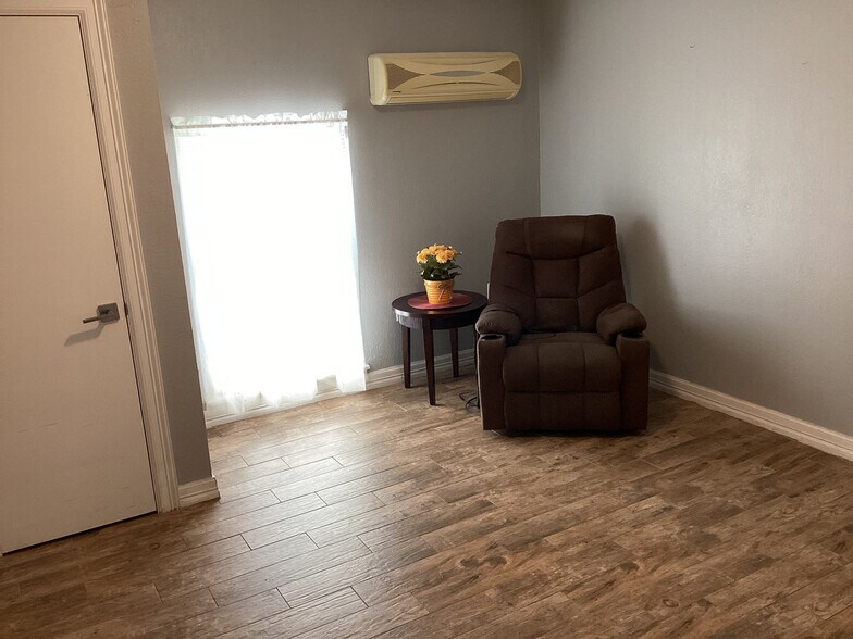 More Photos Of 302 Conroe Dr, Conroe Assisted Living For Sale