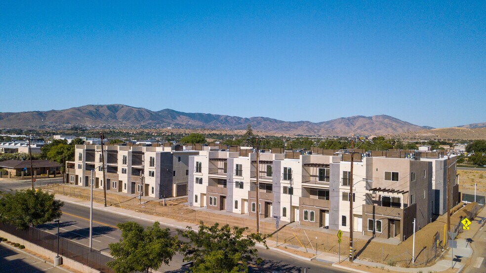 More Photos Of 38225 9th Street East, Palmdale Apartments For Sale