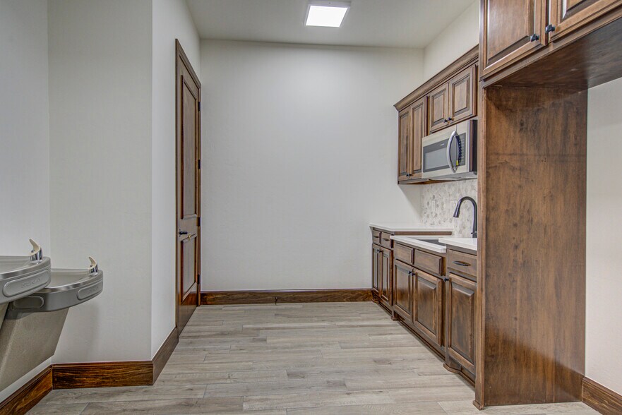 More Photos Of 1301 Magnolia Ct, Moore Office For Lease