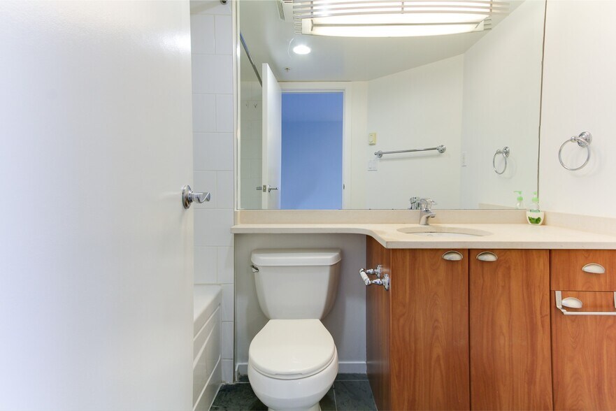 More Photos Of 1432 Hastings St W, Vancouver Office For Sale