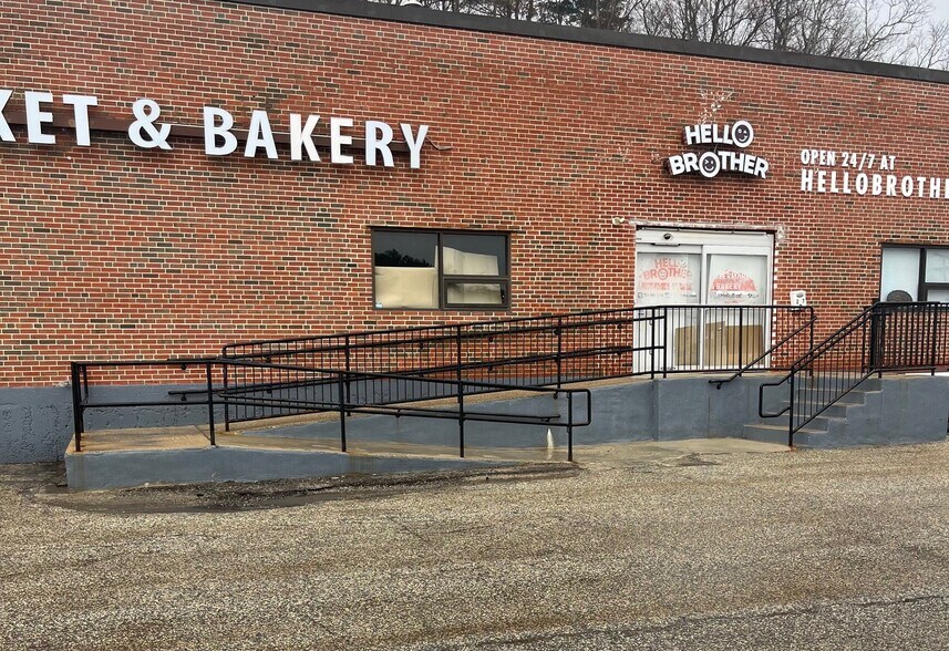 More Photos Of 207 Cambridge St, Burlington Warehouse For Lease