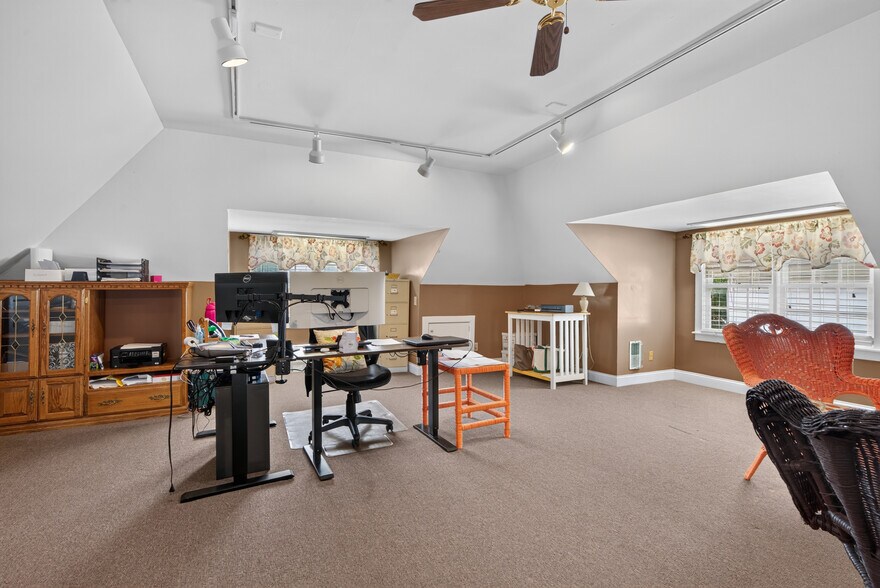 More Photos Of 122 N Locust St, Versailles Office For Sale