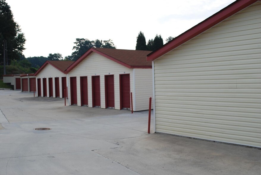 More Photos Of 5770 Fairburn Rd, Douglasville Self Storage For Lease