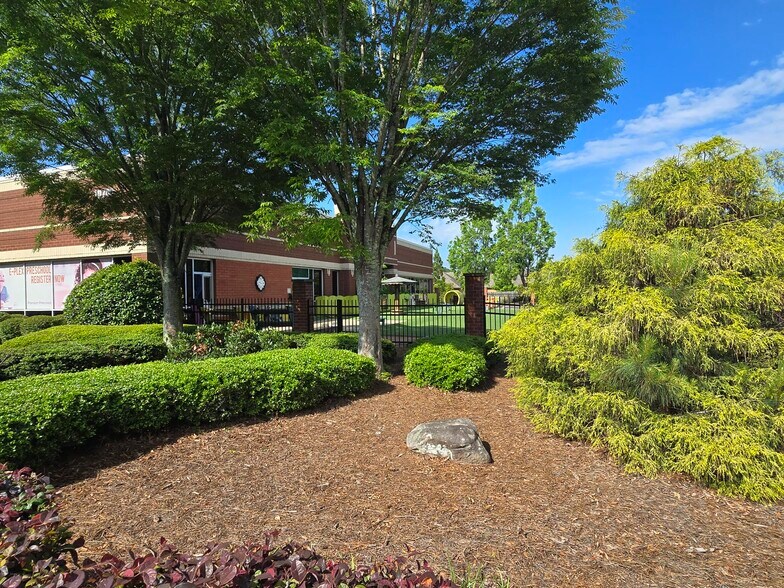 More Photos Of 10700 Abbotts Bridge Rd, Johns Creek General Retail For Lease