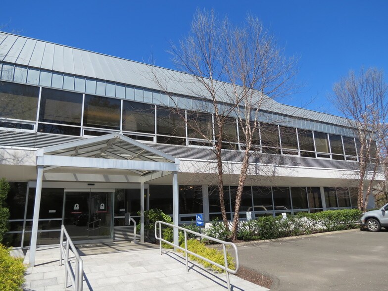 More Photos Of 1445-1455 E Putnam Ave, Old Greenwich Medical For Lease