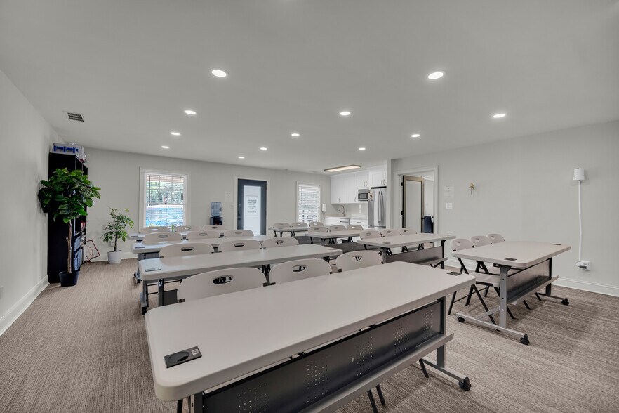 More Photos Of 679 Hospital Rd, Commerce Medical For Lease
