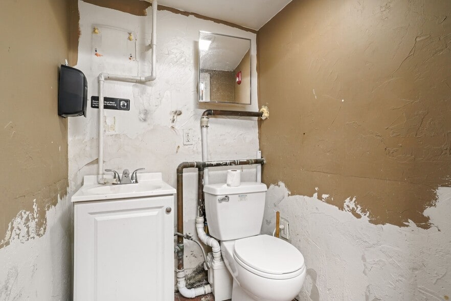 More Photos Of 63-65 Broad St, Boston Storefront Retail Residential For Sale