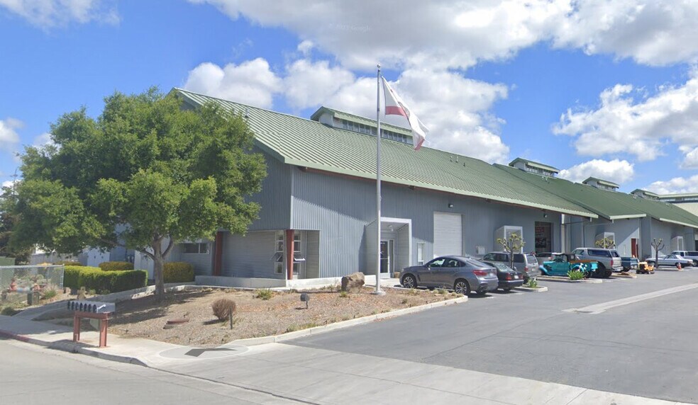 More Photos Of 1803 Shelton Way, Hollister Light Manufacturing For Lease