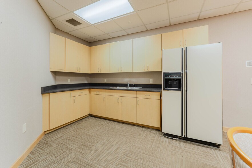More Photos Of 1875 West Pointe Dr, Oshkosh Medical For Sale