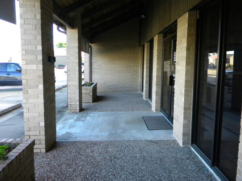 More Photos Of 4405 Lilac Ln, Victoria Medical For Sale