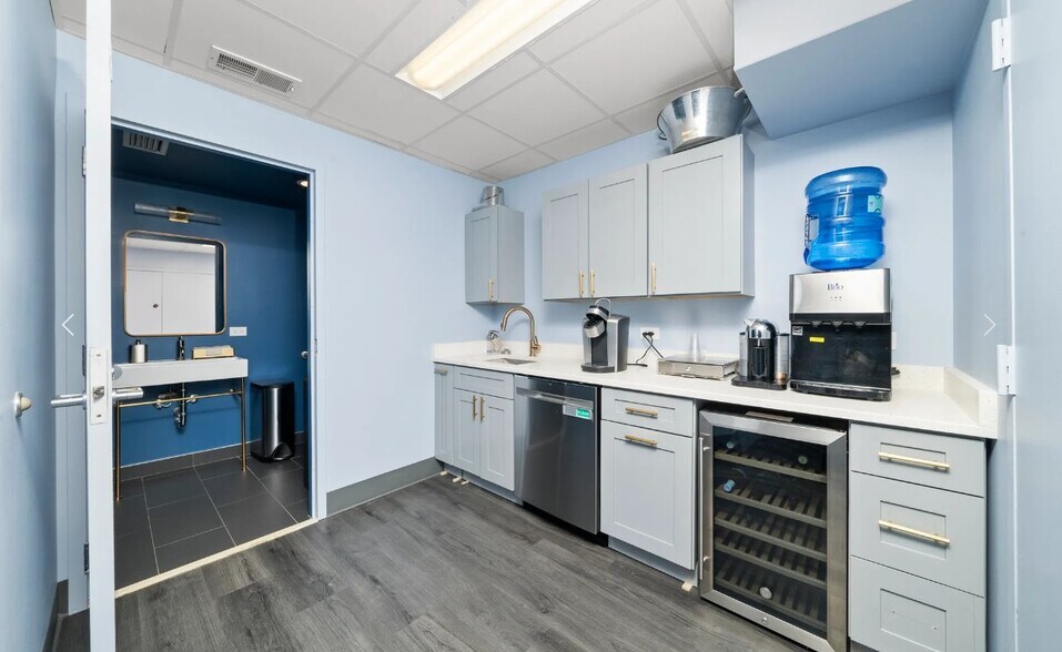 More Photos Of 345 N Canal St, Chicago Apartments For Lease