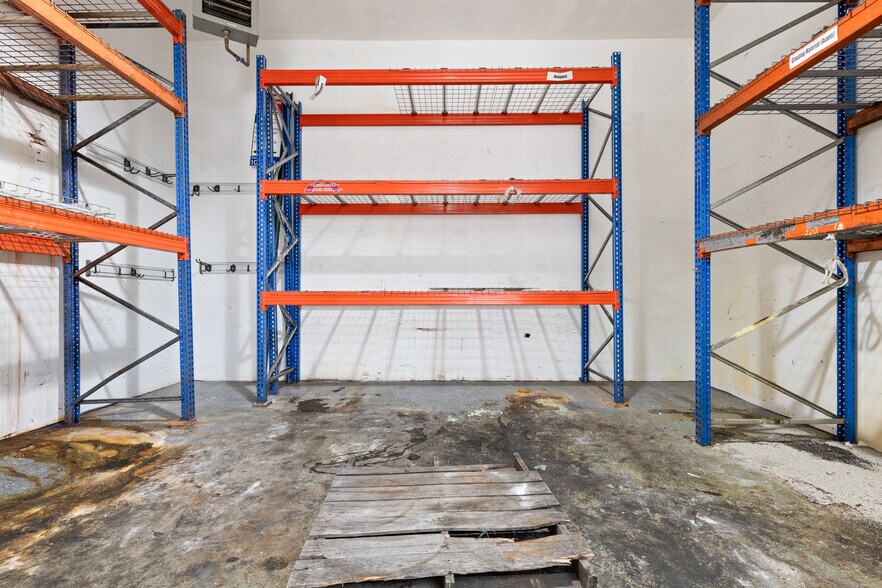 More Photos Of 10 W Sandford Blvd, Mount Vernon Manufacturing For Sale