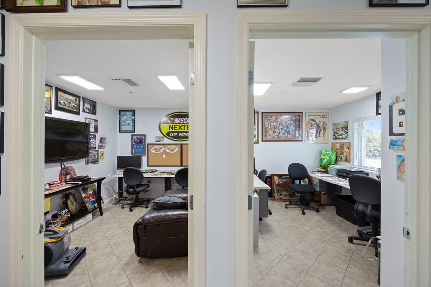 More Photos Of 1090 Knight's Trail Rd, North Venice Light Distribution For Sale