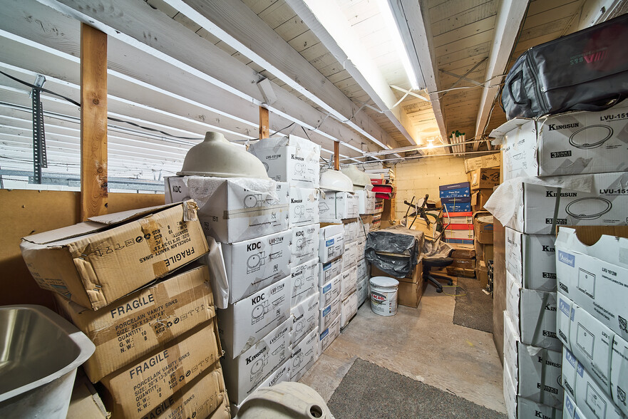 More Photos Of 2100 Jericho Tpke, Garden City Park Warehouse For Lease