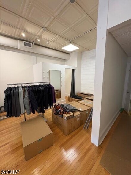 More Photos Of 27-29 Olcott Sq, Bernardsville Storefront Retail Office For Lease