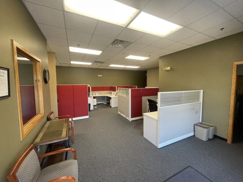 More Photos Of 11 Whitewood Ln, North Branford Garden Center For Sale