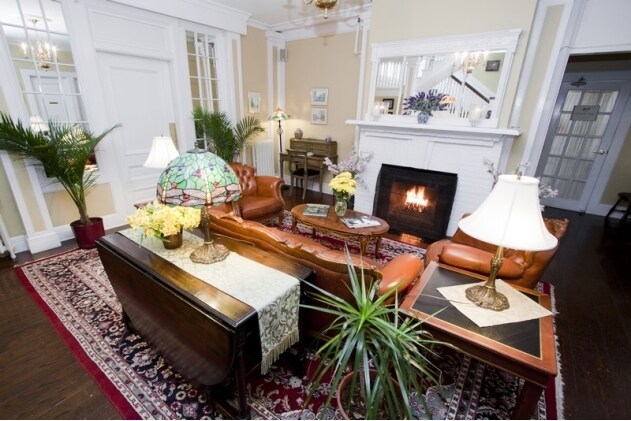 More Photos Of 104-106 Sharon Rd, Lakeville Hotel For Sale