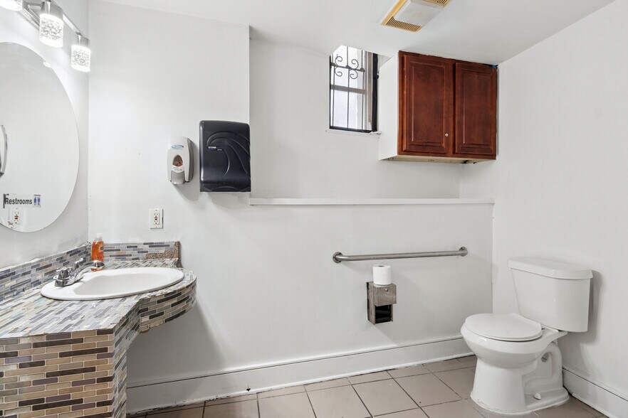 More Photos Of 401 Baronne St, New Orleans Hospitality For Lease