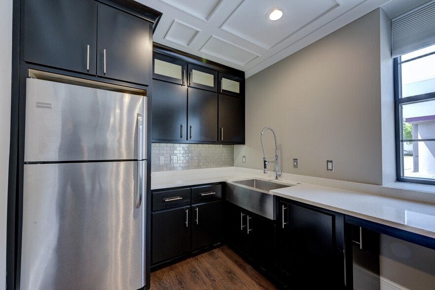More Photos Of 1608 Taylor St, Columbia Freestanding For Lease