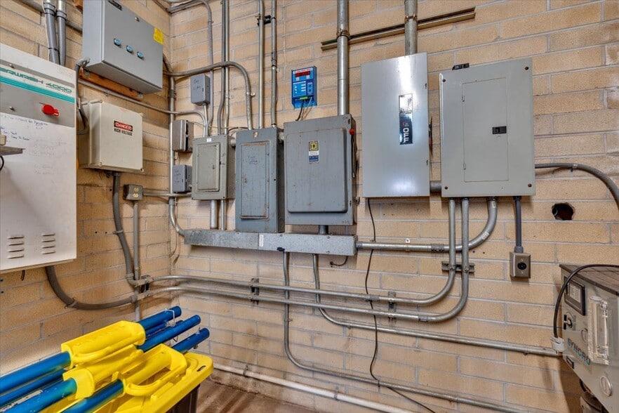 More Photos Of 102 S Fair St, Calhoun Carwash For Sale