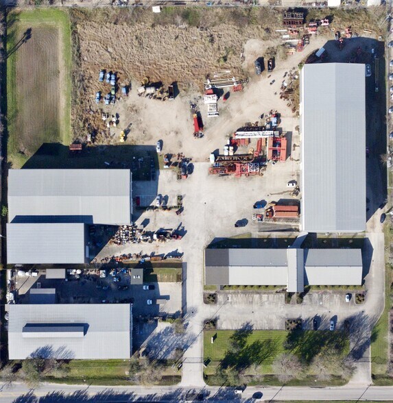 More Photos Of 6935 Brittmoore Rd, Houston Warehouse For Lease