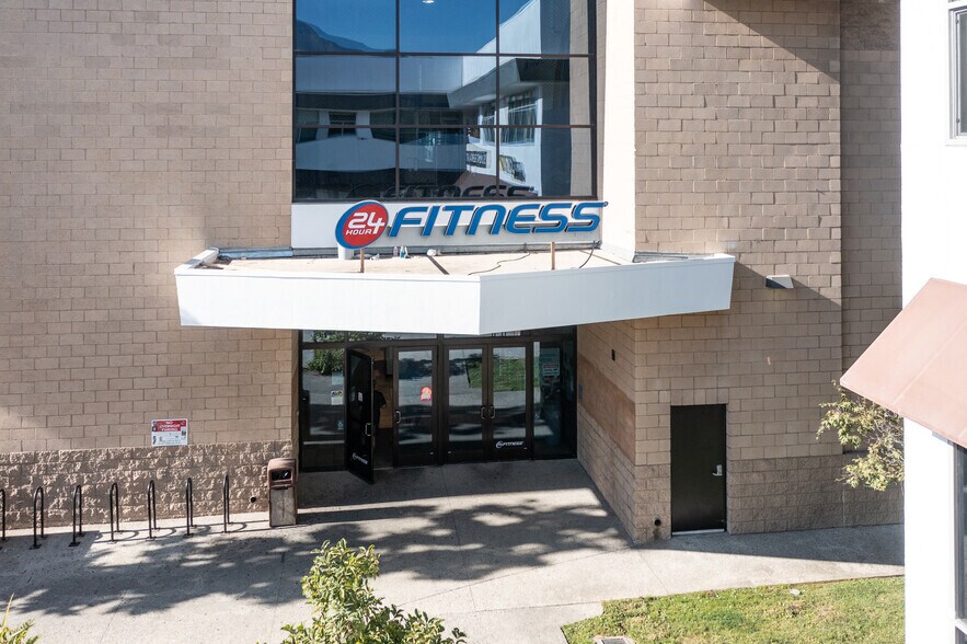 More Photos Of 2180 Lincoln Ave, Altadena Health Club For Sale