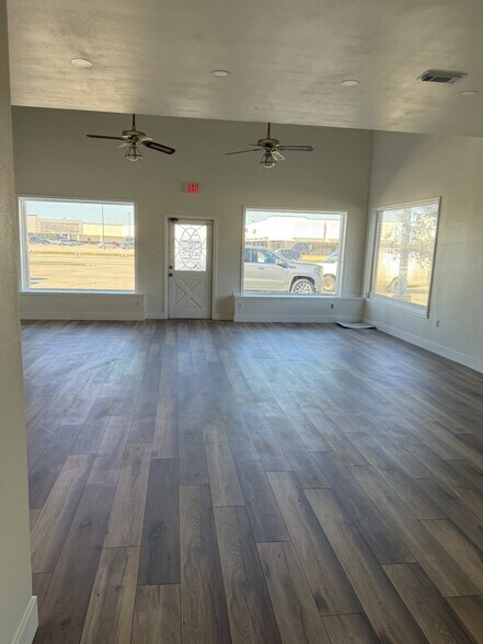 More Photos Of 4601 S Sherwood Forest Blvd, Baton Rouge Storefront Retail Office For Sale