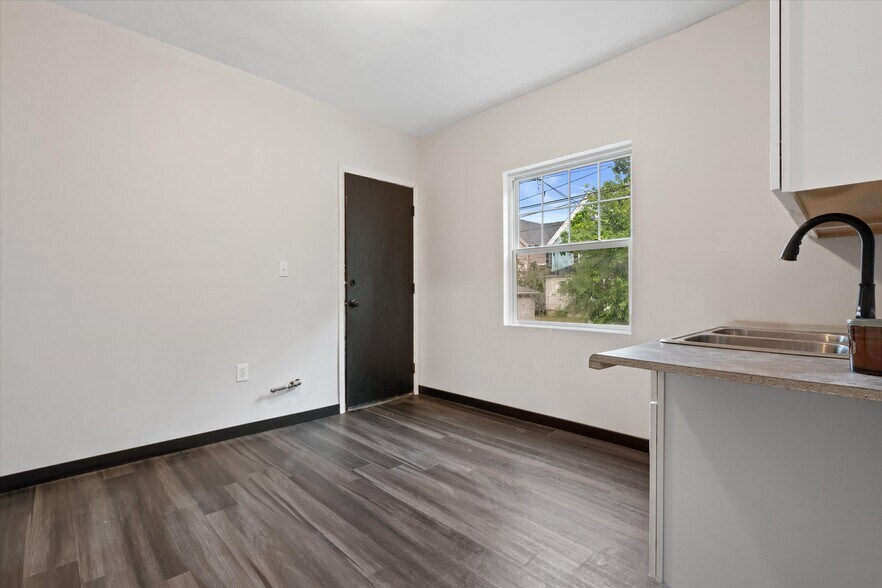 More Photos Of 1322 W Concordia Ave, Milwaukee Multifamily For Sale