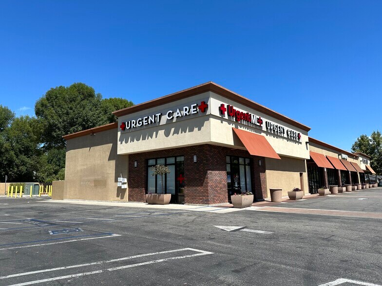 More Photos Of 22950 Vanowen St, West Hills General Retail For Lease