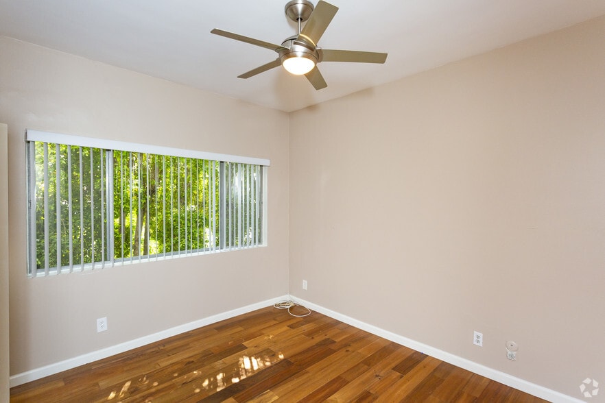 More Photos Of 1214 N Clark St, West Hollywood Apartments For Sale