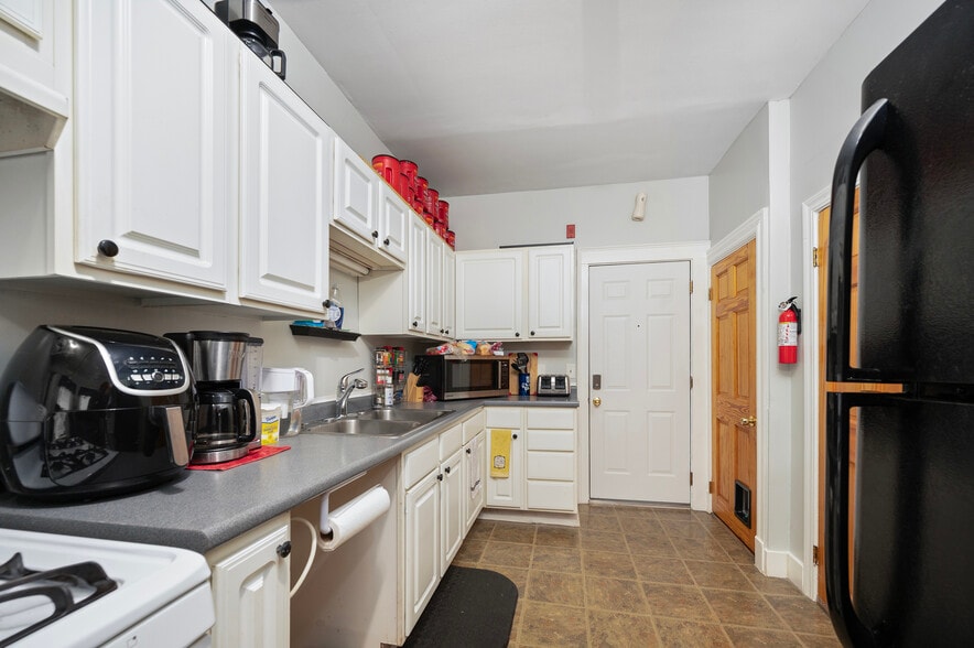 More Photos Of 186 Summit St, Pawtucket Apartments For Sale