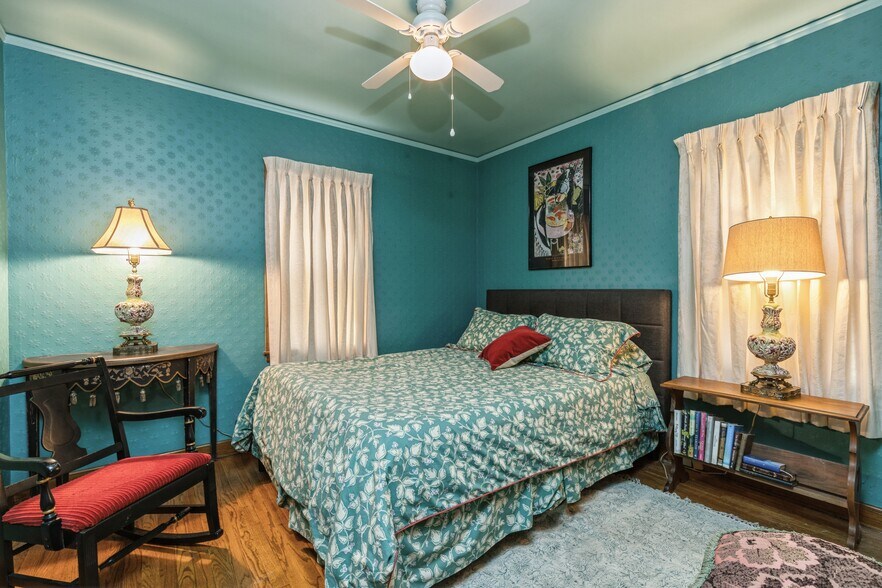 More Photos Of 324 1st St, Des Moines General Retail For Sale