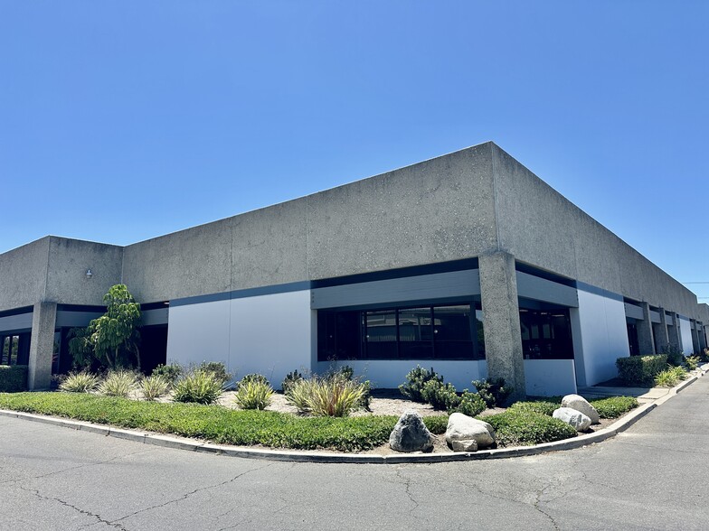 Primary Photo Of 1230 N Jefferson St, Anaheim Light Distribution For Sale