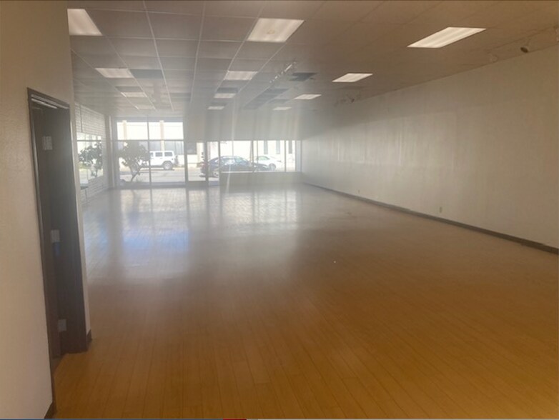 More Photos Of 2640-2650 E Main St, Ventura Storefront For Lease
