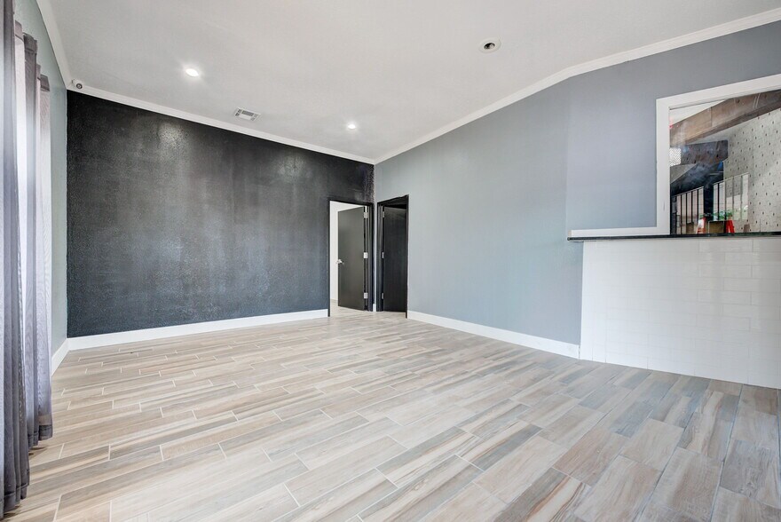 More Photos Of 7917 N May Ave, Oklahoma City Freestanding For Sale