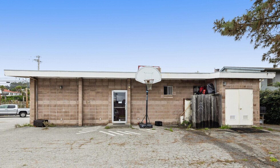More Photos Of 3048 N Cabrillo Hwy, Half Moon Bay Restaurant For Sale