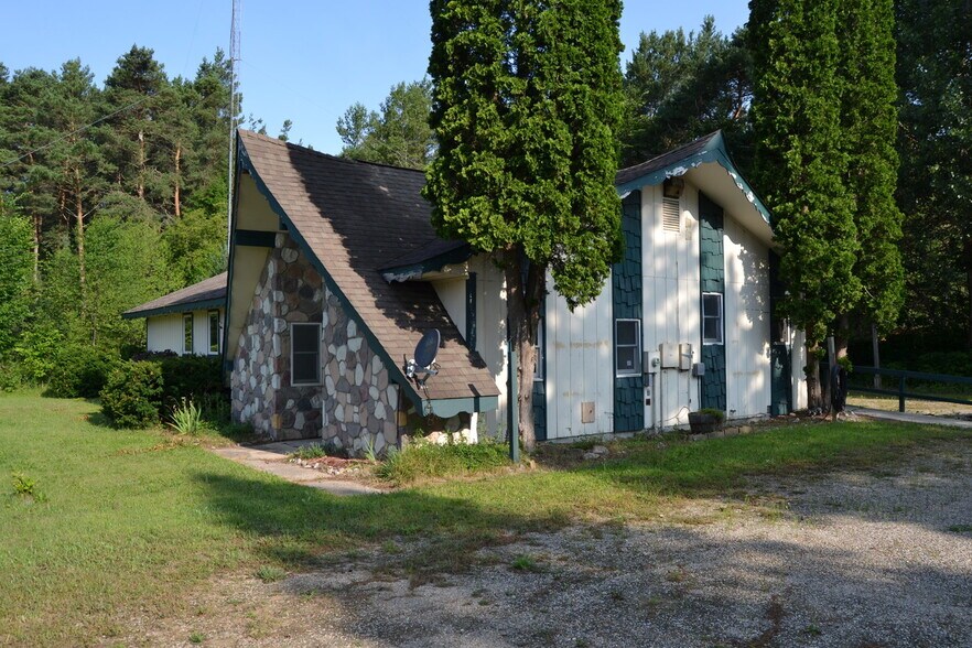 More Photos Of 28 Old Colony Rd, Gaylord Industrial For Sale