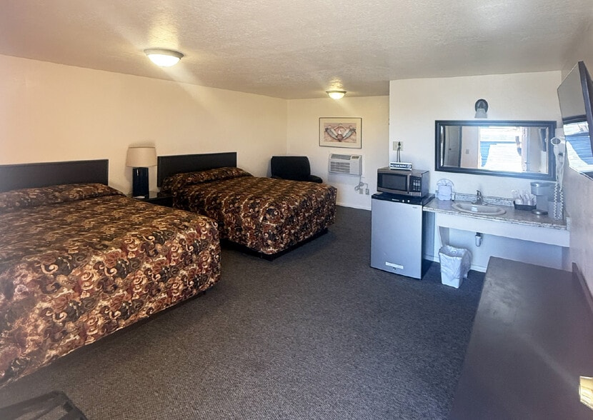 More Photos Of 2383 Route 66, Santa Rosa Hotel For Sale