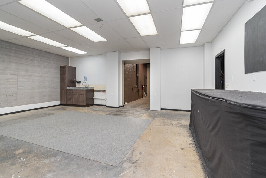 More Photos Of 200 N 13th St, Bay City Warehouse For Lease