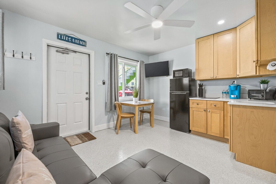 More Photos Of 12100 Gulf Blvd, Treasure Island Hotel For Sale