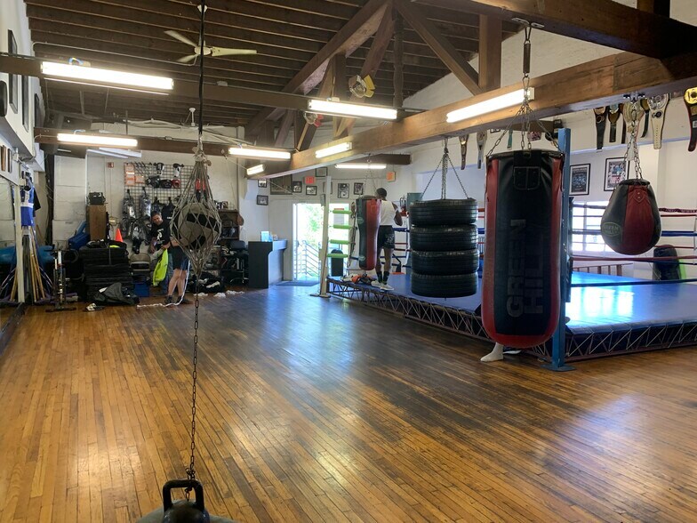 More Photos Of 45-56 N Federal Hwy, Dania Beach, Dania Beach Storefront Retail Office For Sale