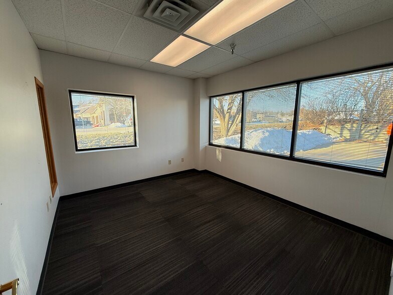 More Photos Of 2037 Grand Ave, West Des Moines Office For Lease