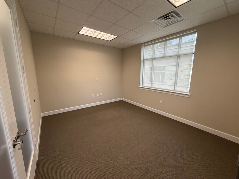 More Photos Of 2219 Sawdust Rd, The Woodlands Medical For Sale