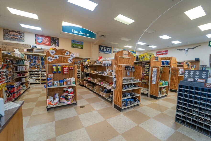 More Photos Of 610 E End St, Goliad General Retail For Sale