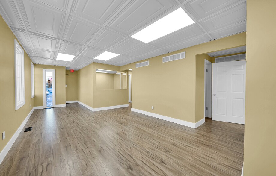 More Photos Of 1095 W Huron St, Waterford Medical For Lease