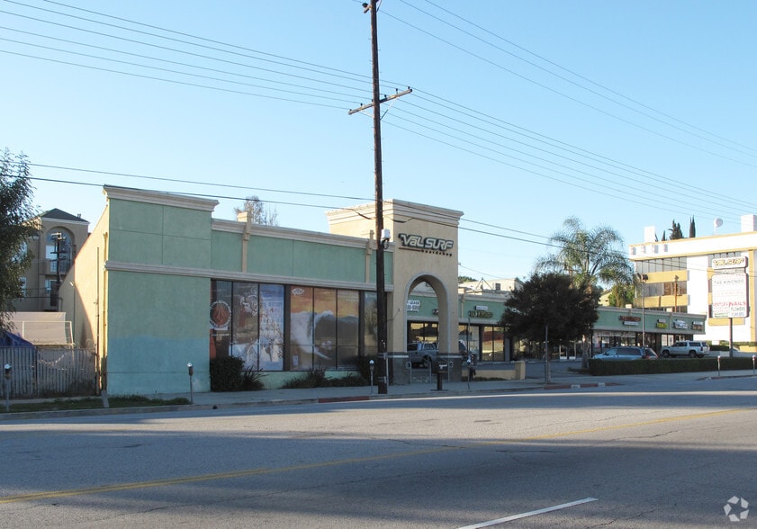 Primary Photo Of 22864-22898 Ventura Blvd, Woodland Hills Storefront For Lease