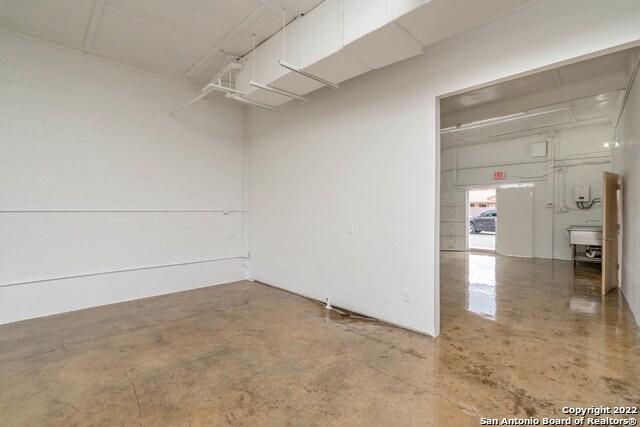 More Photos Of 1020 Roosevelt Ave, San Antonio Freestanding For Sale