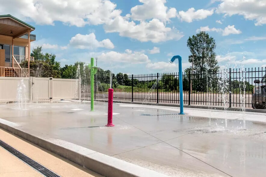 More Photos Of 406 E 22nd St, Huntingburg Hotel For Sale