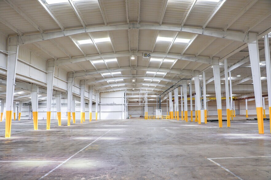 More Photos Of 428 Gibbons Rd, Sherman Manufacturing For Lease