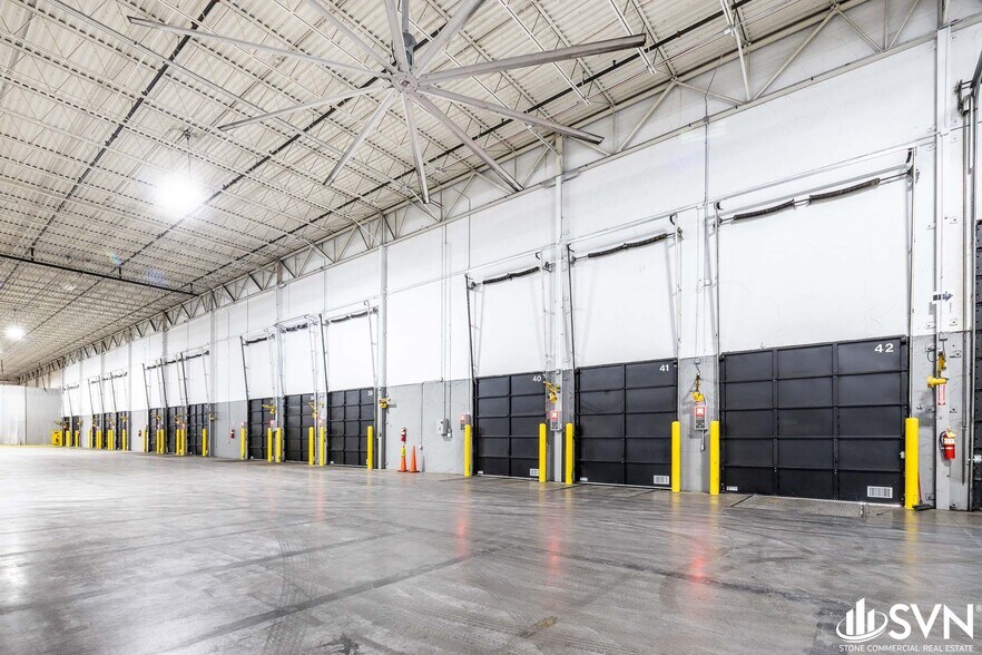 More Photos Of 440 Greendale Rd, Lexington Warehouse For Lease